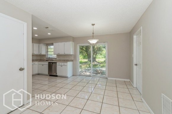 Building Photo - NOW AVAILABLE! 1296 Huntington Ln, Rockled...