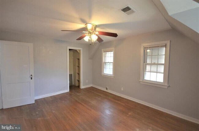 Building Photo - 2400 Arlington Blvd