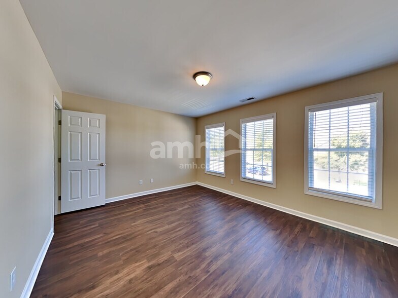 Building Photo - 129 Longbay St