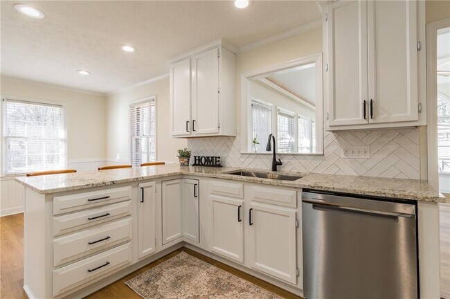 Building Photo - 905 Tanglewood Trail