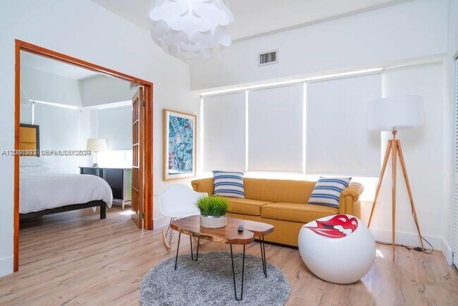 Building Photo - 227 1st St