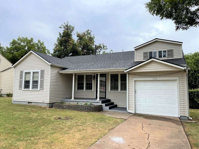 Primary Photo - 1108 NW Maple Ave