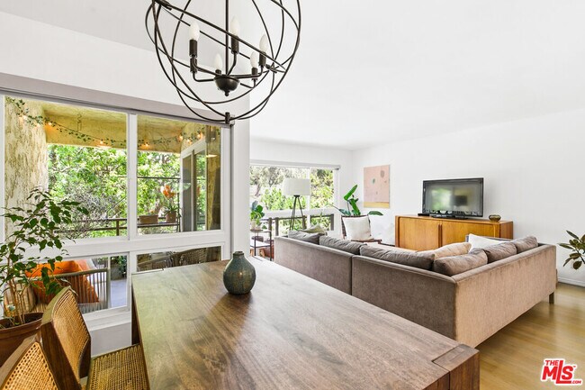 Building Photo - 5625 Green Valley Cir