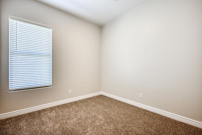 Building Photo - Beautiful East side House 4 bed-2.5 baths, part of The Club that includes Swimming Pool, Gym, Ten...