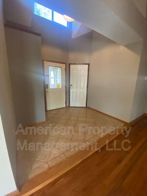 Building Photo - 4729 S Ironwood Ave