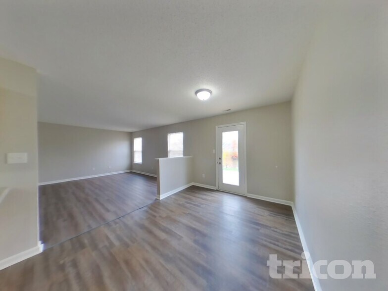 Building Photo - 703 Sweet Creek Dr