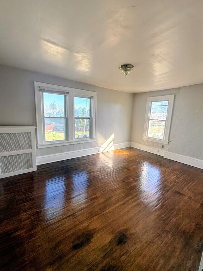 Building Photo - 3300 6th St SW