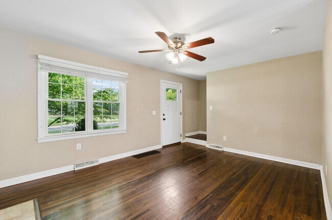 Building Photo - 557 E Royal Forest Blvd