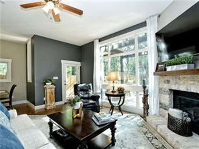 Building Photo - 804 E 47th St