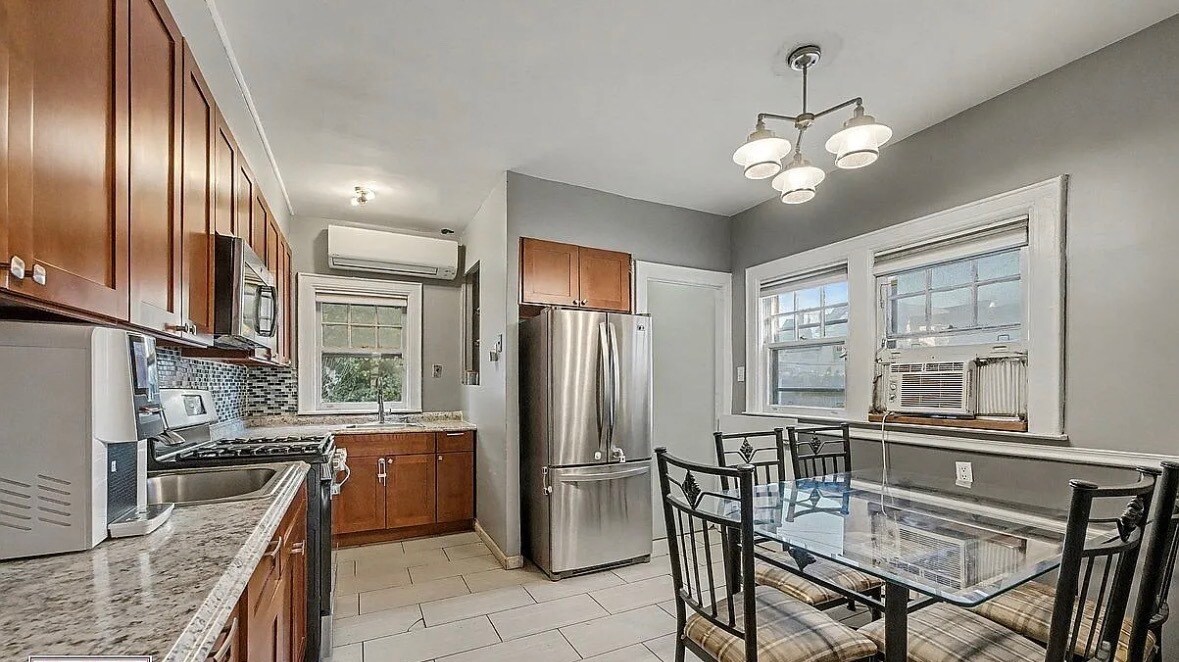 Building Photo - 2031 New York Ave