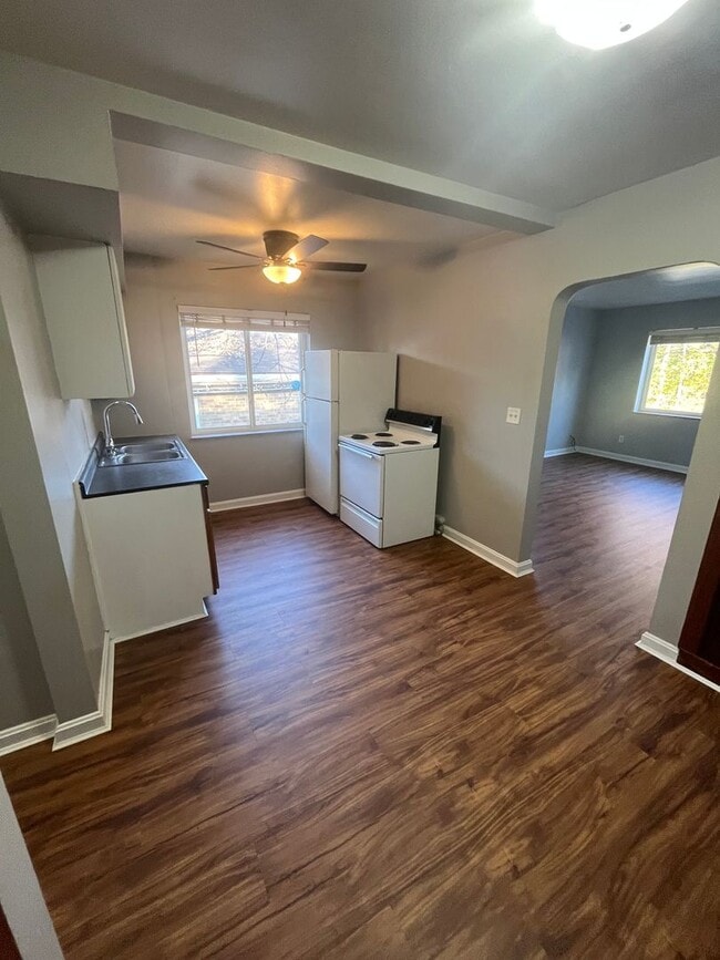 Building Photo - 10915 Main St