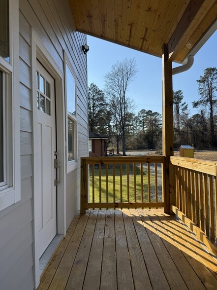 Building Photo - 631 Morreene Rd