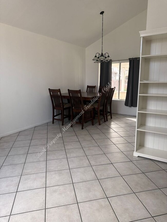 Building Photo - *** Please call us @ 661-266-1400 for information on availability, showings and applications proc...