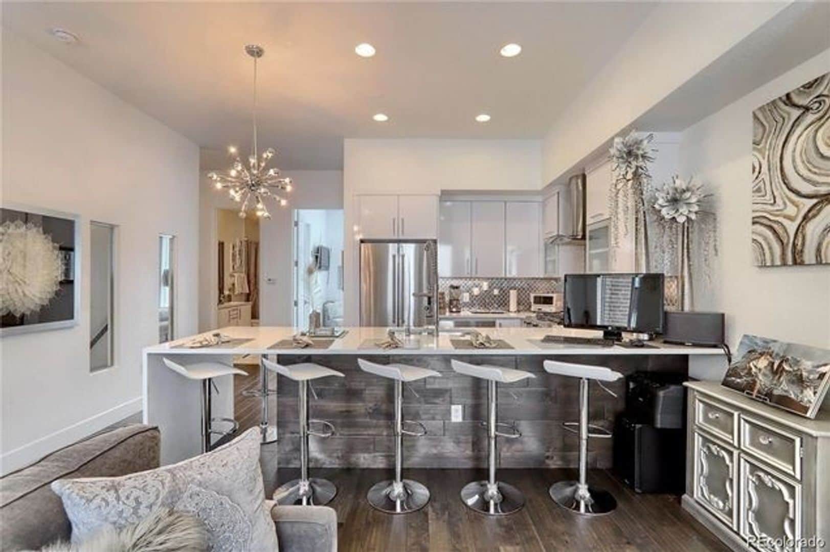 Building Photo - 3030 Wilson Ct