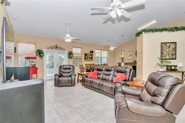 Building Photo - 10372 SW 41st Ct