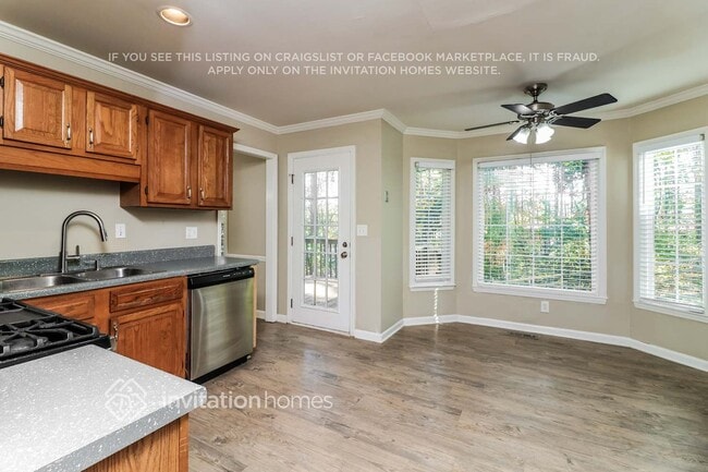 Building Photo - 225 Tennis Ct Ln