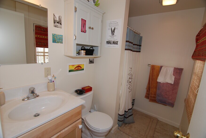 Building Photo - 93 Buell St