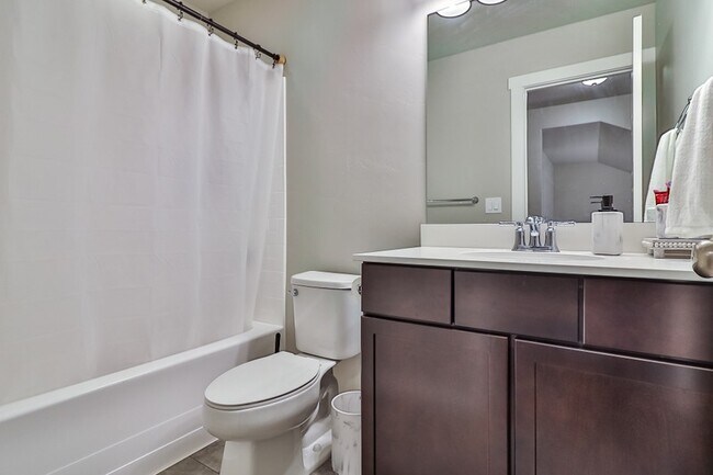 Building Photo - 1063 W Osprey Dr