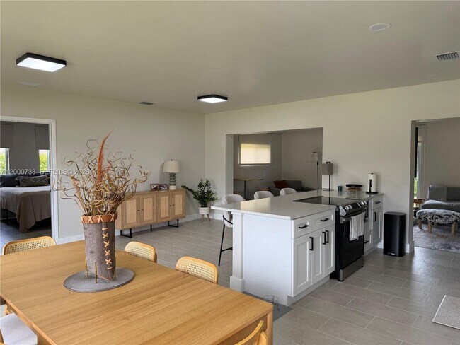 Building Photo - 20111 Gulfstream Rd