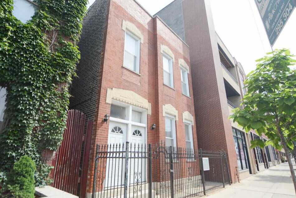 Building Photo - 2146 W Chicago Ave