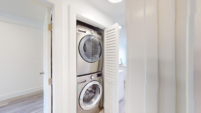 Building Photo - 1803 California St