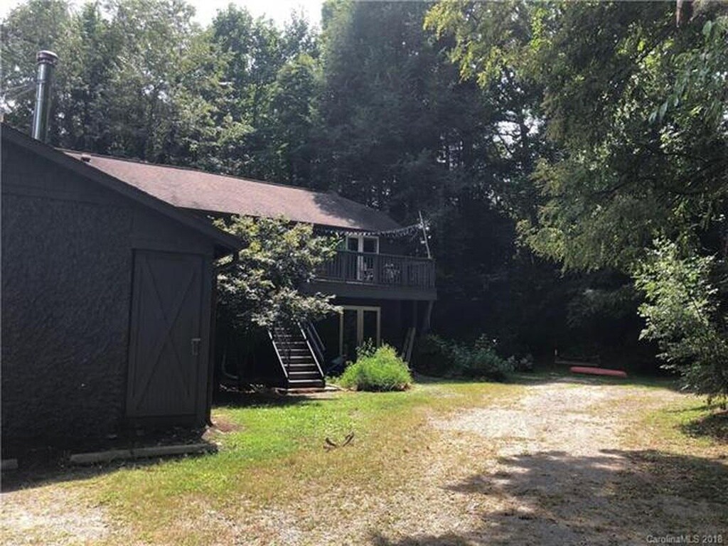 Building Photo - 304 Iron Ridge Loop