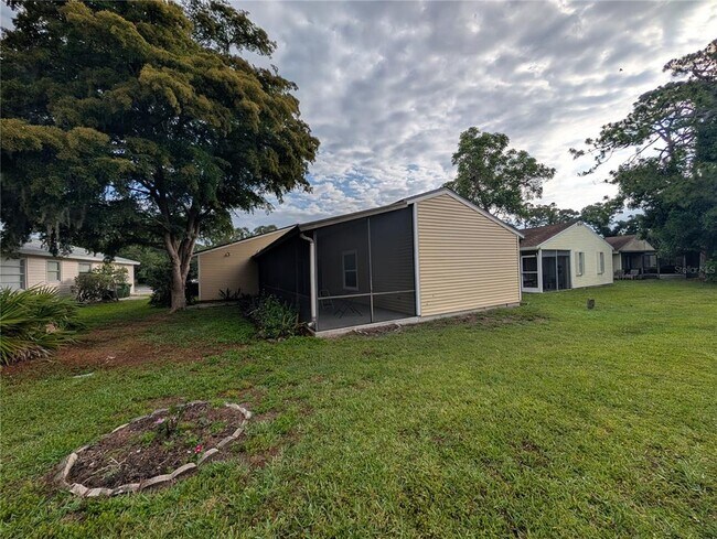 Building Photo - 517 Bearded Oaks Cir