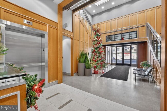 Building Photo - 1133 14th St NW