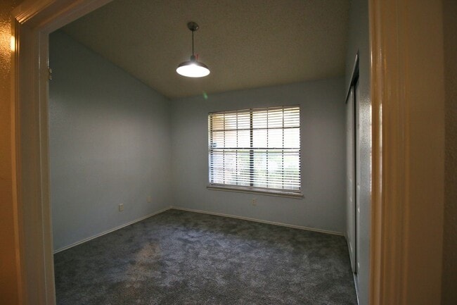 Building Photo - 9347 Laurel Grove