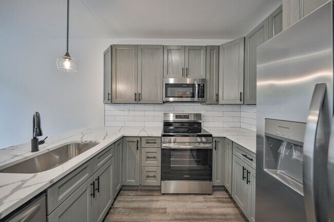 Building Photo - Brand New Luxury unit on Broadway in Bangor!