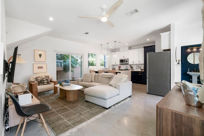Building Photo - 1102 1/2 Tillery Street, Unit 2
