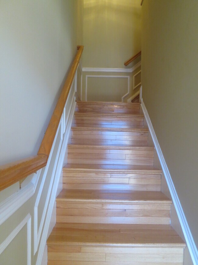 Building Photo - Luxury! Brick Front Townhouse in Longmead