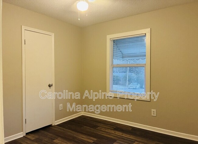 Building Photo - 601 Dundeen Dr