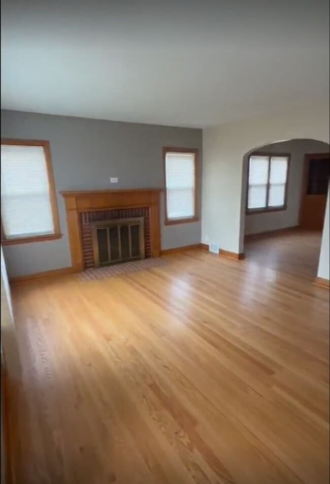 Building Photo - 8902 W Silver Spring Dr