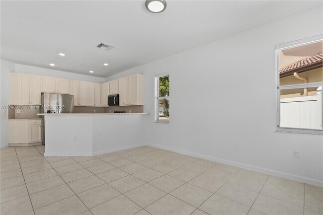 Building Photo - 3956 NE 11th Dr