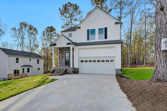 Building Photo - Charming 4 Bedroom Haven in Laurens