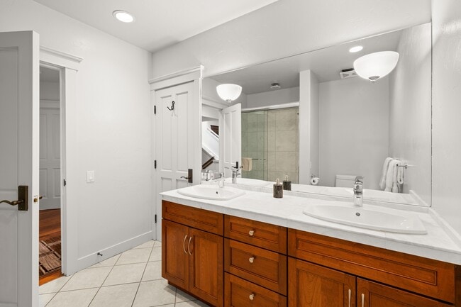 Building Photo - 777 Castle Creek Dr