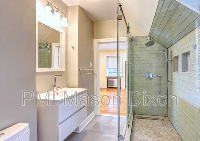 Building Photo - 5304 Springlake Way