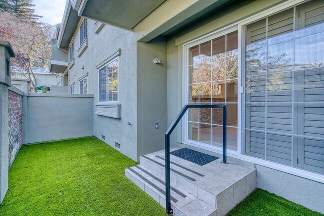 Building Photo - 20 Willow Rd