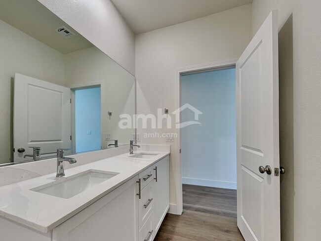 Building Photo - 545 Silverbell Fls Pl