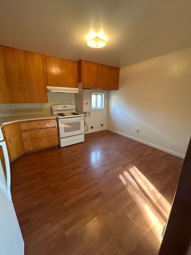 Building Photo - 3 Bedroom 1 Bath House Country Feel with City Access!