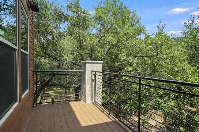 Building Photo - Lovely Hillside Condo on 2222