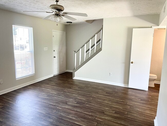 Building Photo - Welcome to this charming 2-bedroom, 1.5-ba...