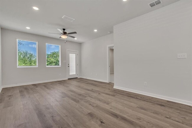 Building Photo - 228 Bendecido Loop