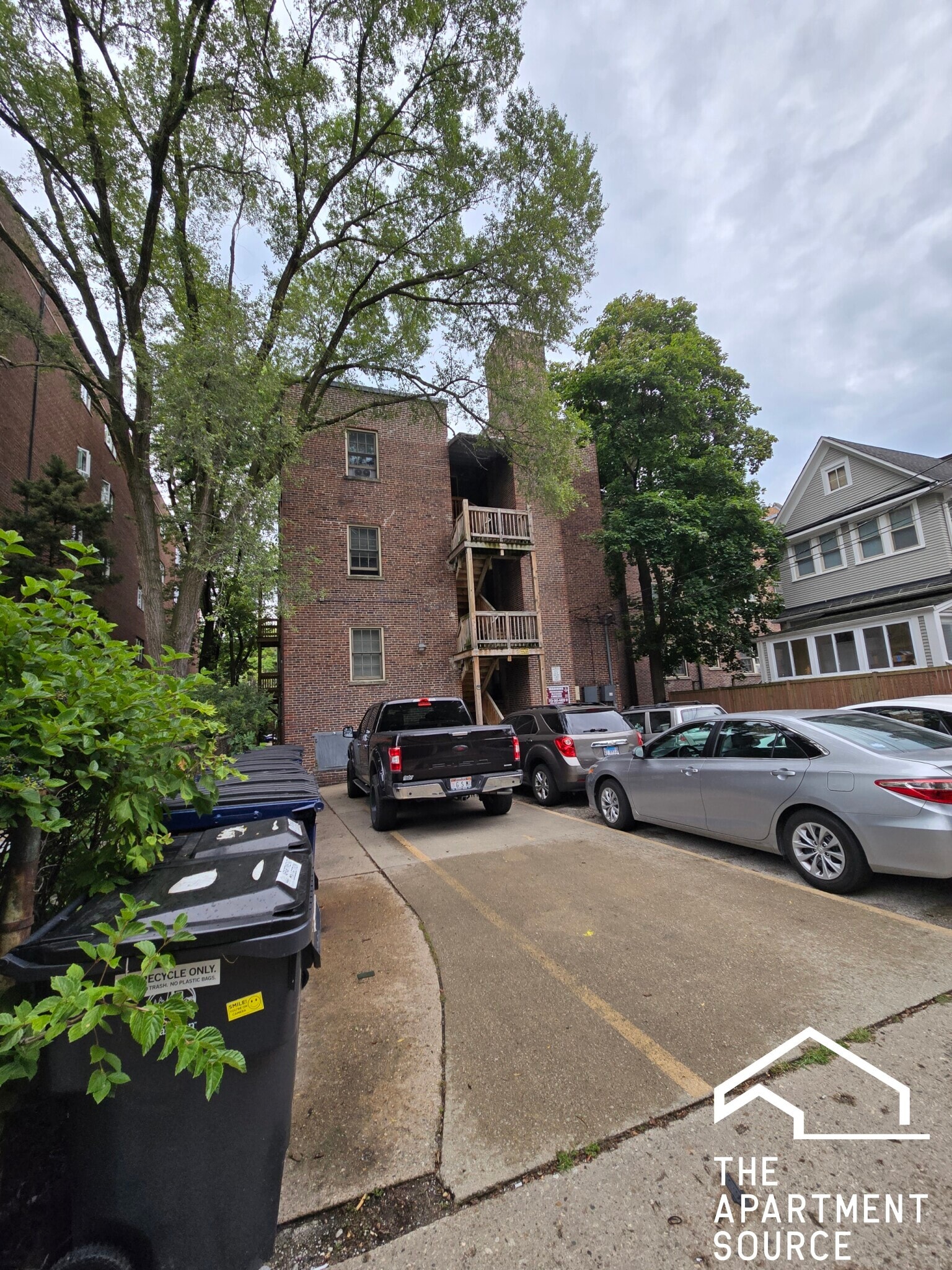 Building Photo - 1111 Lake St