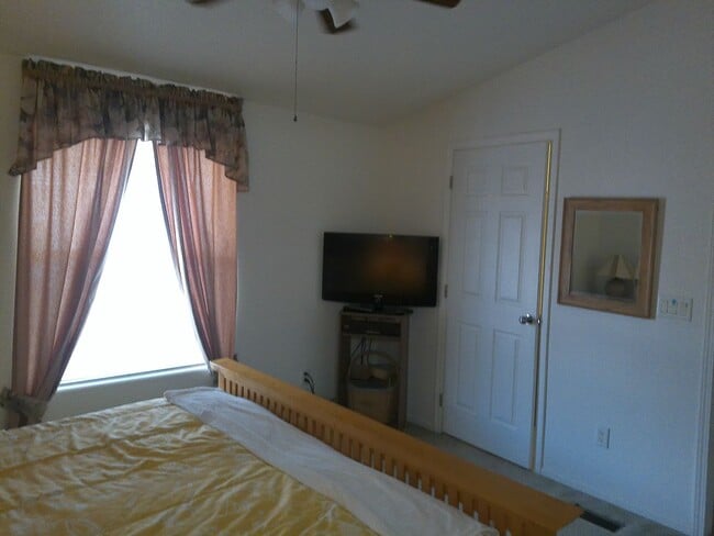 Building Photo - WInter Rental Oct to April 2026