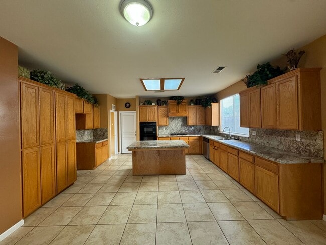 Building Photo - 5306 Challenger Ave