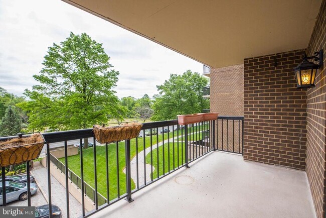 Building Photo - 200 N Pickett St