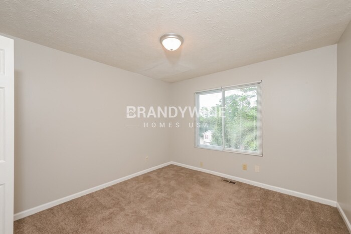 Building Photo - 630 Fern Terrace SE
