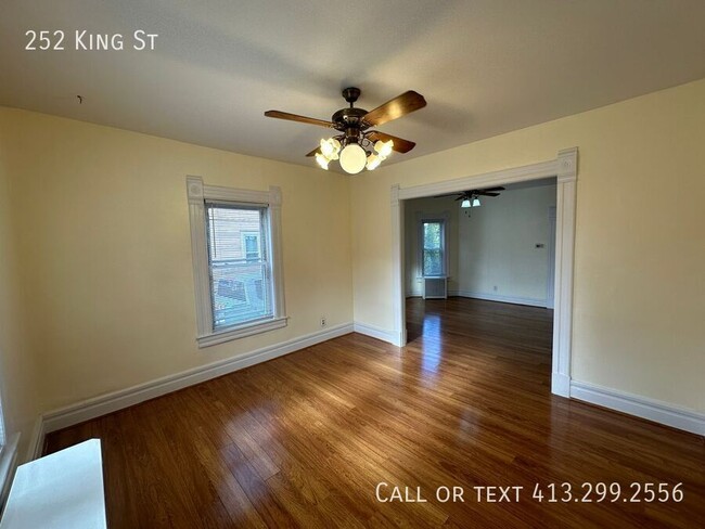 Building Photo - Large 4 Bedroom, Single Family Home in Spr...